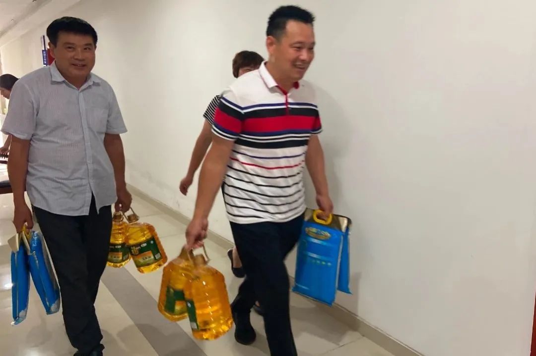 飲水思源，不忘社會責任——迅實科技情系家鄉(xiāng)公益行_浙江迅實科技有限公司_548299625.jpeg