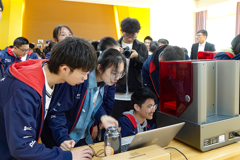 乘科學(xué)之風(fēng)，破未來之浪——3D打印公益校園行_浙江迅實科技有限公司_550232406.jpeg