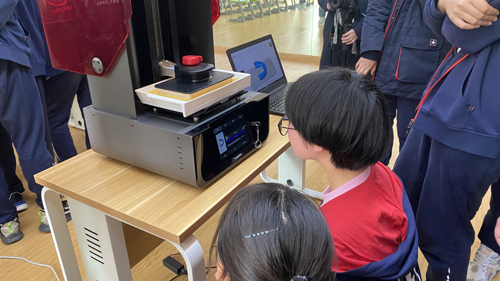 乘科學(xué)之風(fēng)，破未來之浪——3D打印公益校園行_浙江迅實科技有限公司_550235906.jpeg